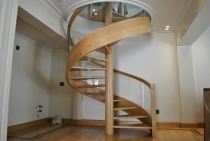 Ξύλινη σκάλα