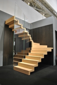 Ξύλινη σκάλα