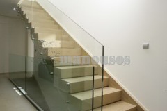 Ξύλινα σκαλοπάτια εσωτερικού χώρου