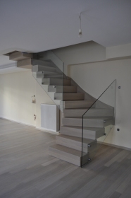 Γωνιακές σκάλες