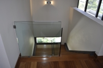 Τζαμένια κάγκελα