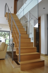 Ξύλινη σκάλα