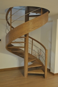 Ξύλινη σκάλα