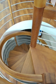 Ξύλινα σκαλιά