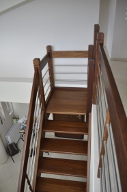 Ξύλινα σκαλοπάτια