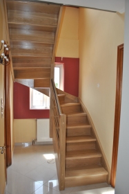 Ξύλινη σκάλα