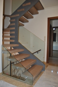 Γυάλινο κάγκελο