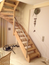 Ξύλινη σκάλα