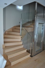 Γυάλινο κάγκελο