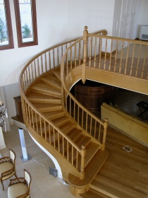 Ξύλινη σκάλα