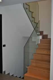 Γυάλινο κάγκελο