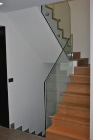 Κάγκελο από γυαλί