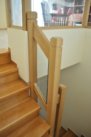 Κάγκελα ξύλο με τζάμι