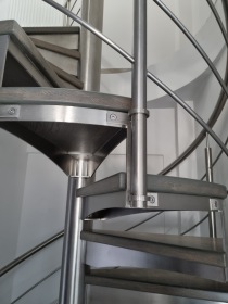 Μεταλλική σκάλα