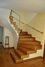 Ξύλινη σκάλα