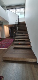 Μασίφ ξύλινα σκαλιά