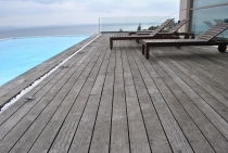 Δάπεδο πισίνας