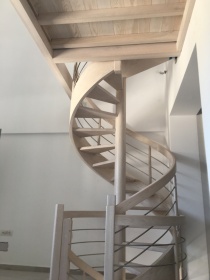 Ξύλινη σκάλα