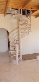 Ξύλινη σκάλα