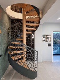 Μοντερνα σκάλα