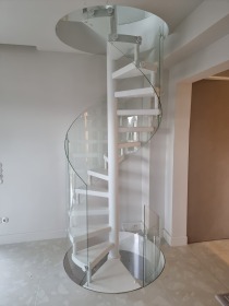 Ξύλινη σκάλα