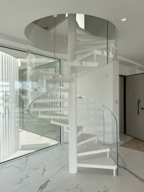 Κάγκελα από γυαλί