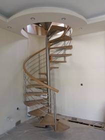 Ξύλινη σκάλα εσωτερικού χώρου