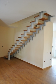 Ξύλινη σκάλα