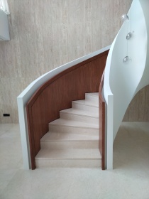 Σκάλα ειδικής κατασκευής