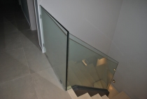 Τζαμένια κάγκελα