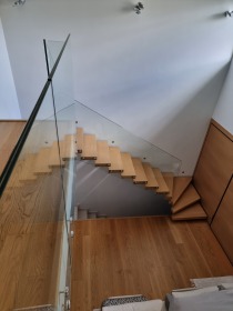 Ξύλινα σκαλοπάτια 