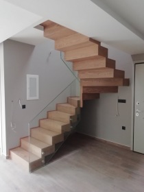 Ξύλινη σκάλα