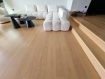 Επένδυση μεγάλων  σκαλοπατιών