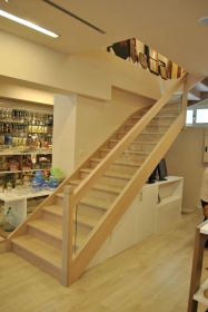 Ξύλινες γωνιακές σκάλες