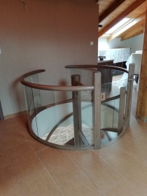 Κάγκελο από γυαλί