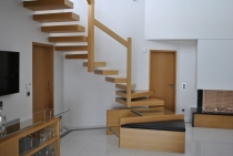 Ξύλινη σκάλα