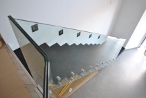 Τζαμένια κάγκελα