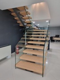 Ξύλινη σκάλα