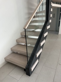 Τζαμένια κάγκελα