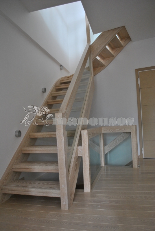 ΣΚΑΛΑ ΓΩΝΙΑΚΗ  G-0136