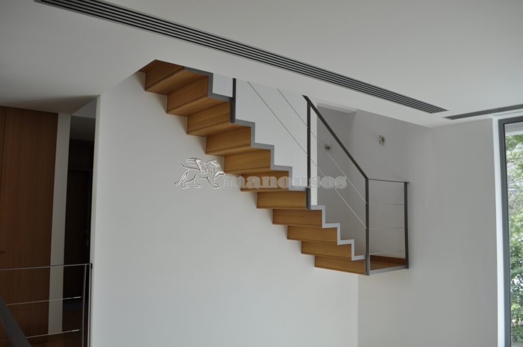 ΞΥΛΙΝΗ ΣΚΑΛΑ  L-0096