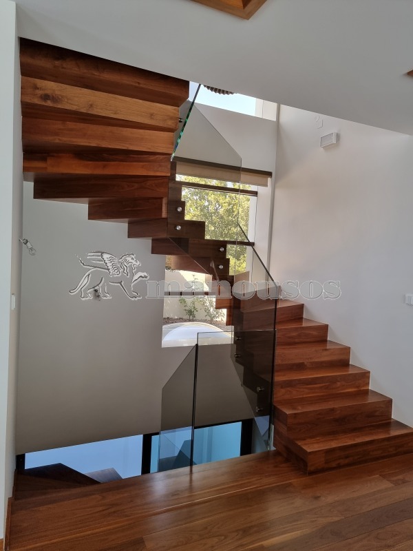 ΞΥΛΙΝΗ ΣΚΑΛΑ  Τ-0605