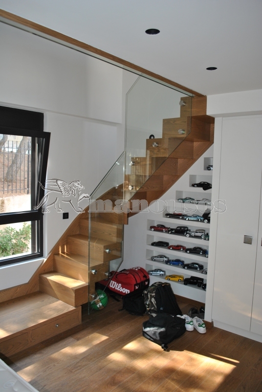 ΣΚΑΛΑ ΤΕΤΡΑΓΩΝΗΣ ΜΟΡΦΗΣ  Τ-0088