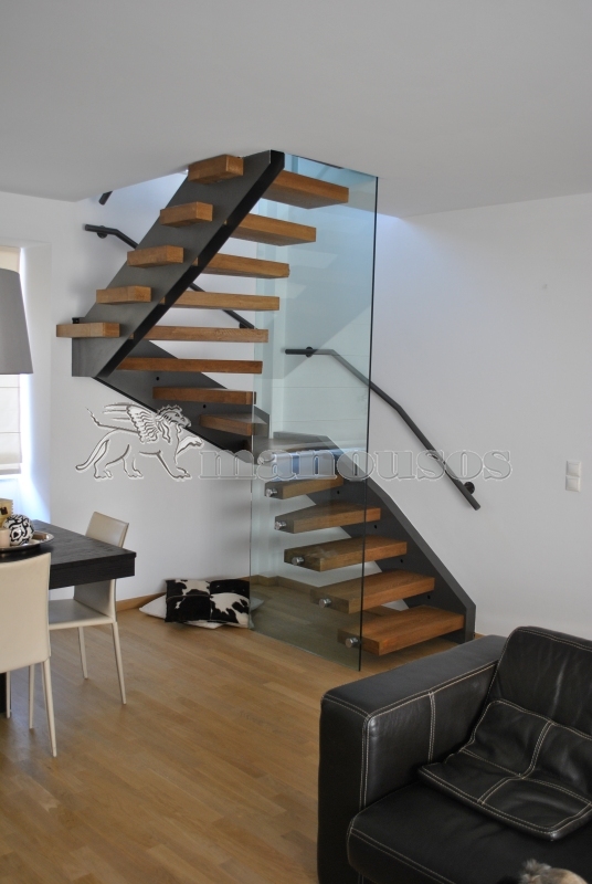 ΣΚΑΛΕΣ ΕΣΩΤΕΡΙΚΩΝ ΧΩΡΩΝ  Τ-0083