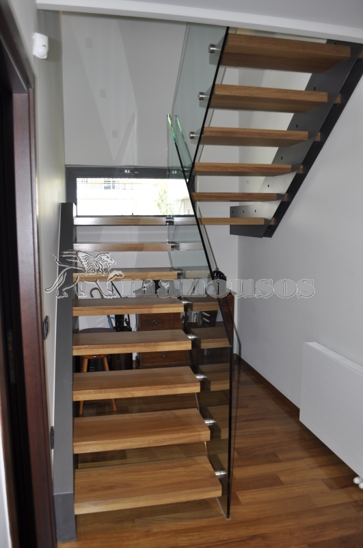 ΞΥΛΙΝΕΣ ΣΚΑΛΕΣ  Τ-0090